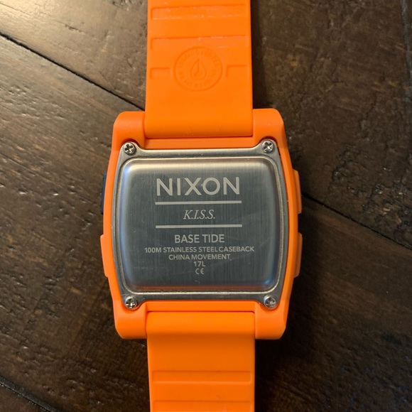 Men’s Nixon watch - Picture 3 of 3